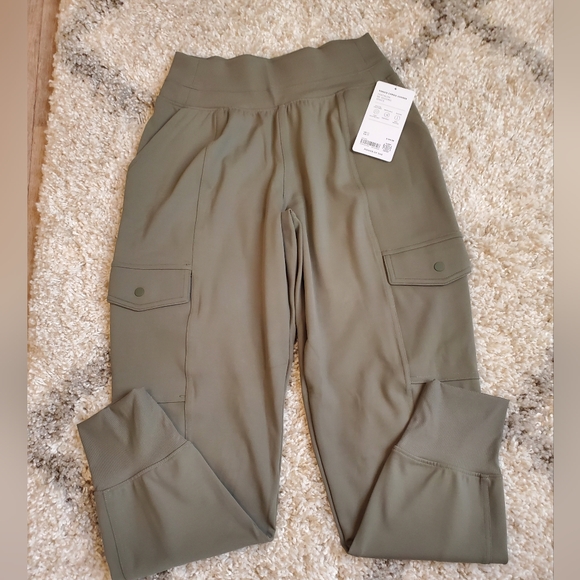 NWT Athleta High Rise Cargo Jogger - Picture 3 of 6